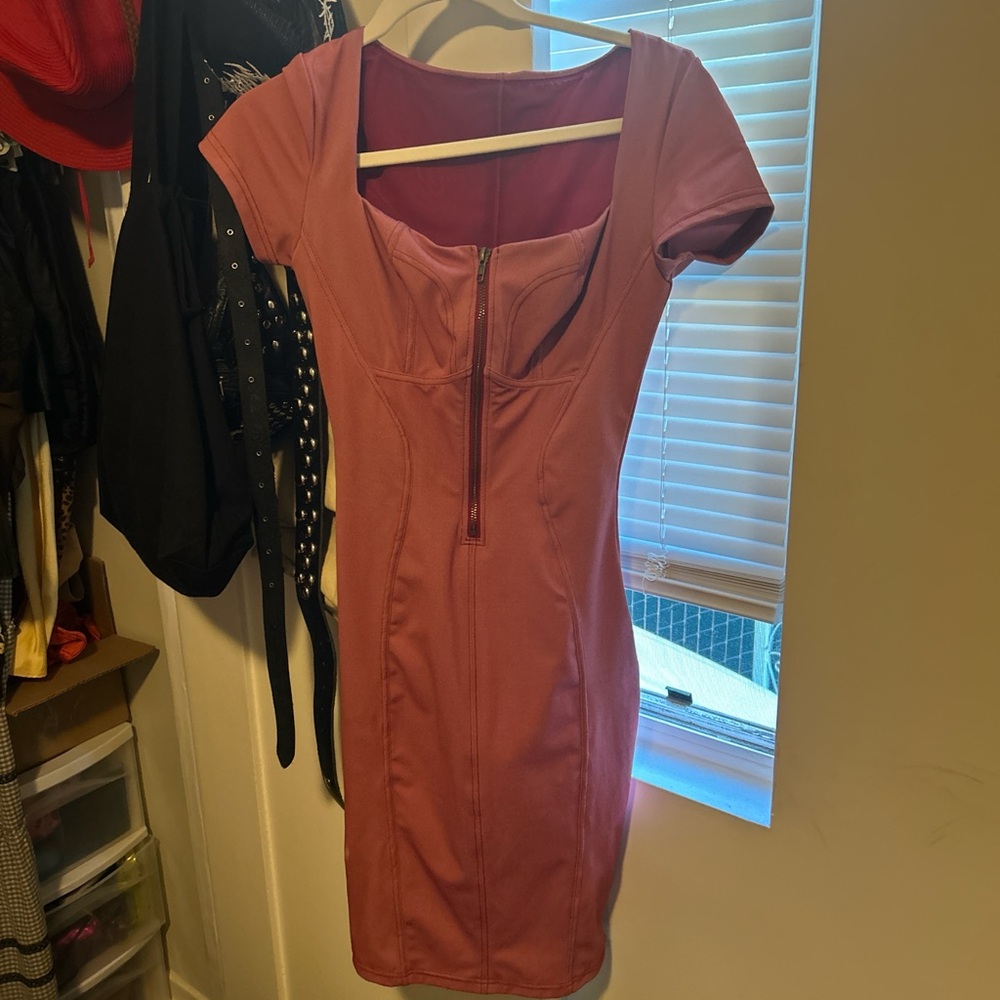 Elegant red Zippered Dress